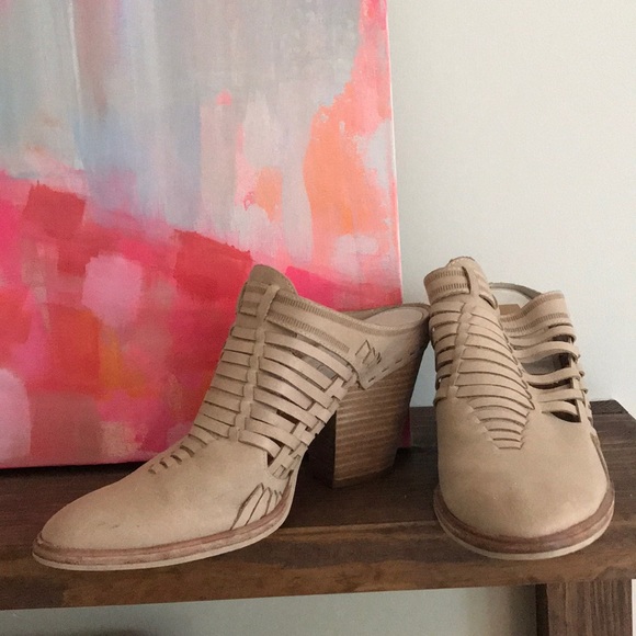 Closed-toed mules - Picture 1 of 3